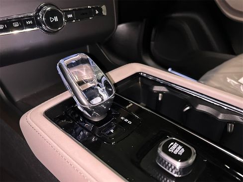 New 2026 Volvo XC90 B5 Core w/ Protection Package image 19