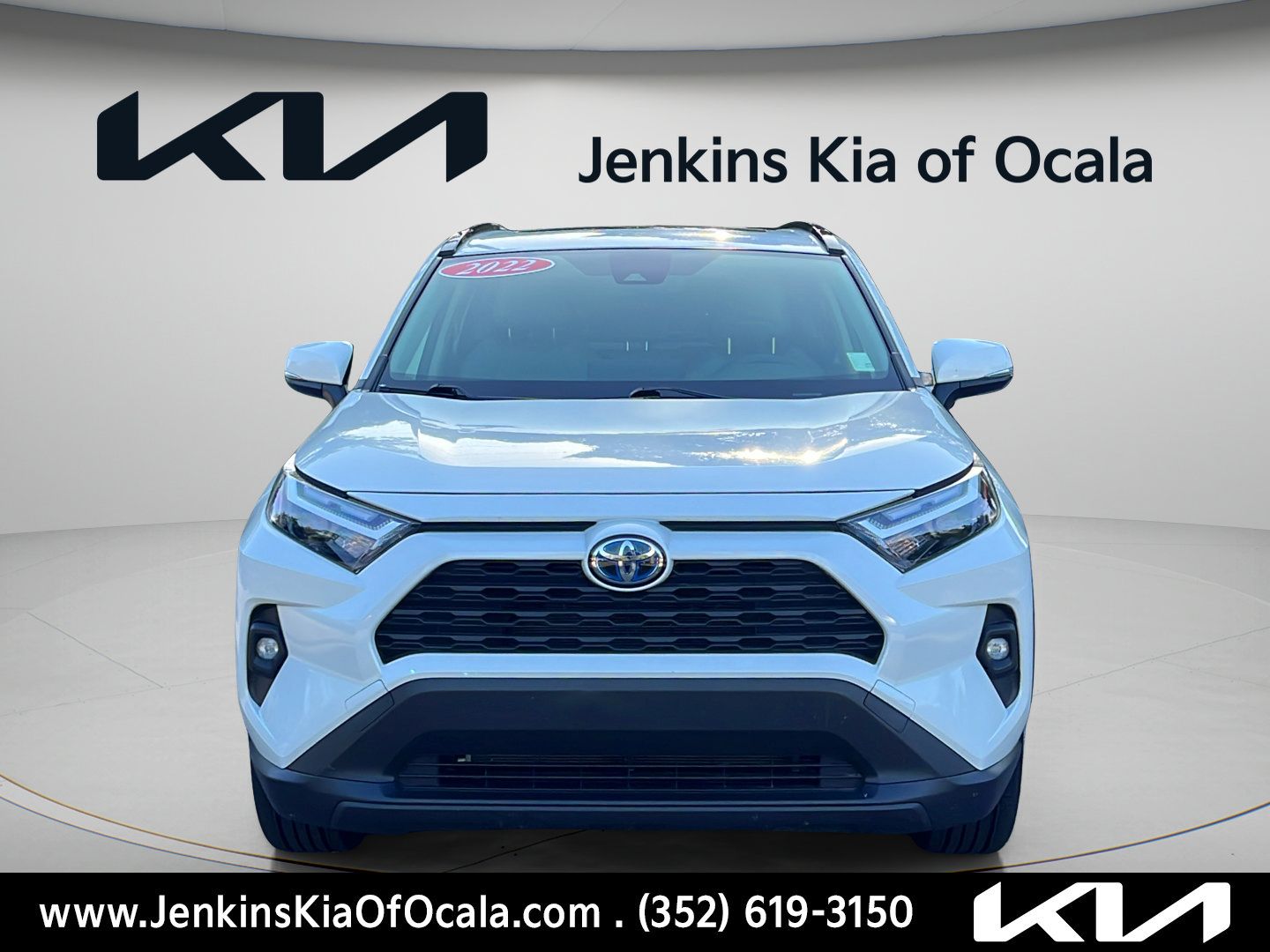 Used 2022 Toyota RAV4 XLE Premium AWD/4WD image 8
