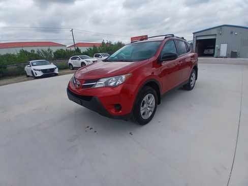 Used 2014 Toyota RAV4 LE FWD image 2