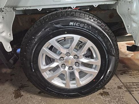 Used 2021 Chevrolet Silverado 1500 LT w/ Z71 Off-Road Package image 39