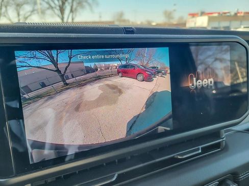 Used 2025 Jeep Wrangler Unlimited Sahara w/ Safety Group image 16