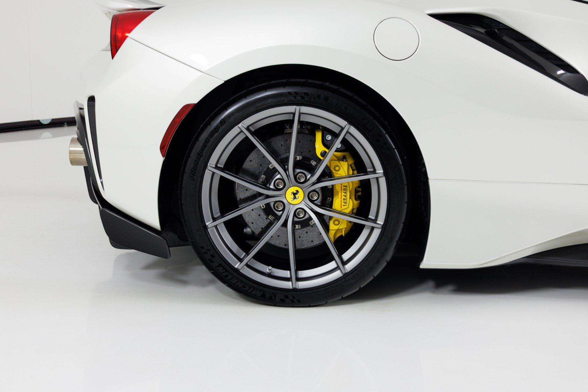 Used 2020 Ferrari 488 Pista Coupe RWD image 12