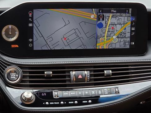 Used 2022 Lexus LS 500 w/ Accessory Package (Z1) RWD image 10