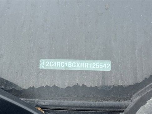 Used 2024 Chrysler Pacifica Touring-L image 9