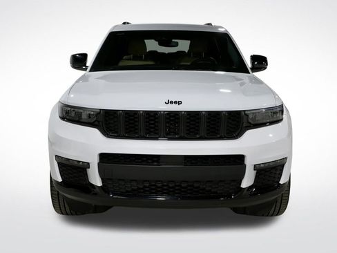 Used 2023 Jeep Grand Cherokee L Limited w/ Black Appearance Package image 11
