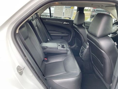 Used 2019 Chrysler 300 Limited w/ Safetytec Plus Group image 15