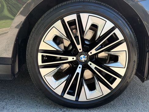 Used 2024 BMW 530i w/ Premium Package RWD image 12
