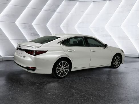Used 2020 Lexus ES 300h w/ Premium Package FWD image 4