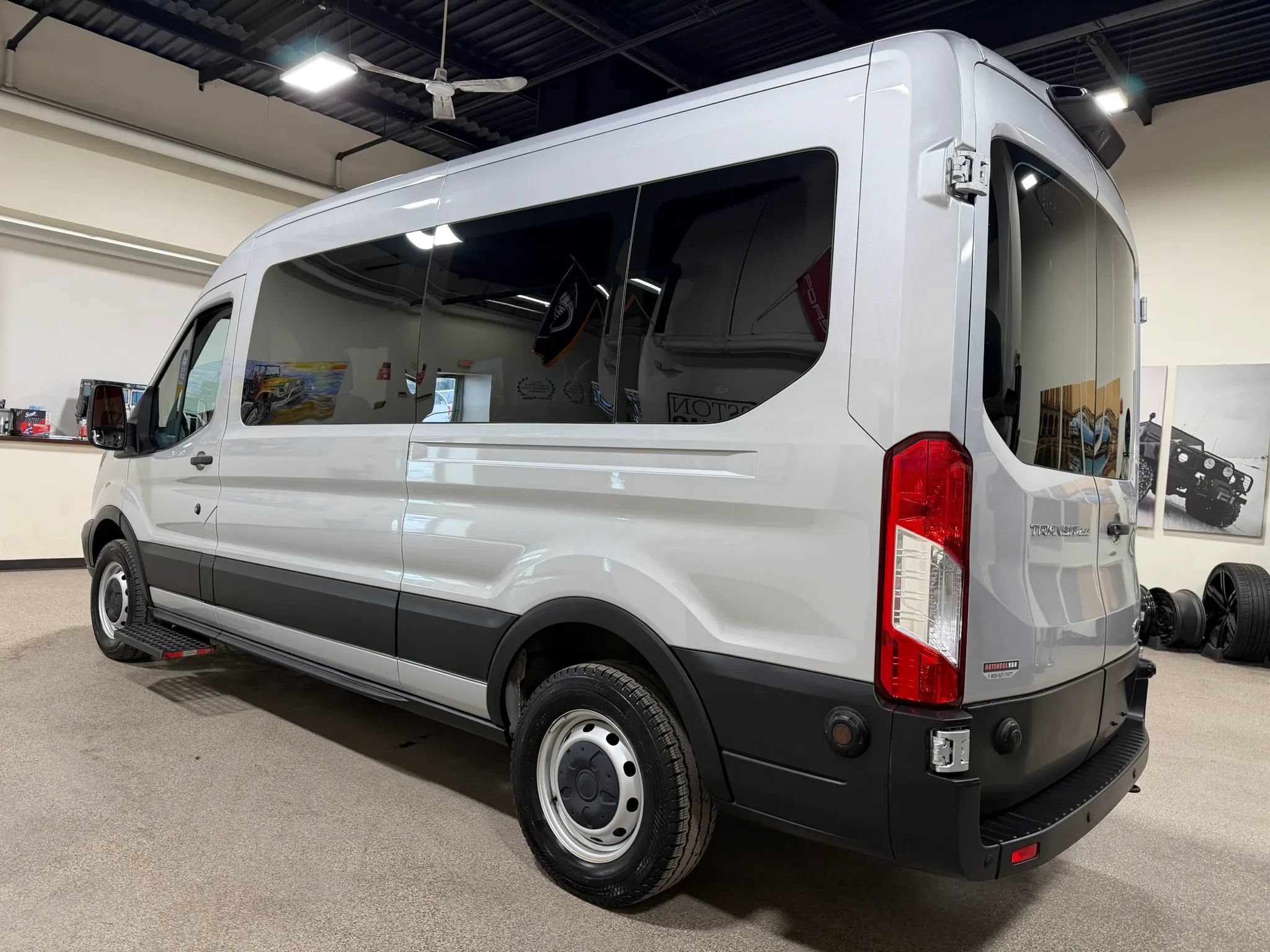 Used 2019 Ford Transit 250 148 Medium Roof RWD image 21