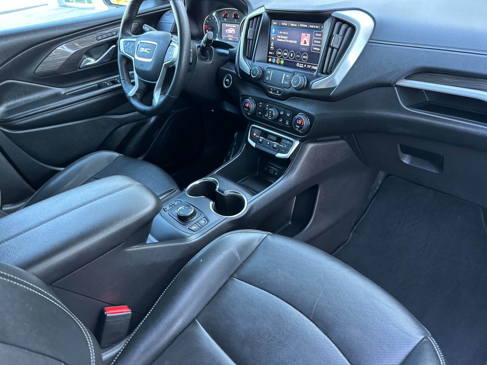 Used 2024 GMC Terrain SLT AWD/4WD image 15