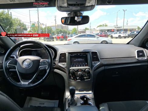 Used 2018 Jeep Grand Cherokee Laredo RWD image 15