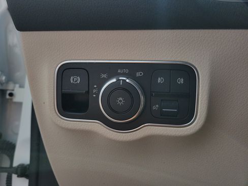 Certified 2022 Mercedes-Benz GLB 250 image 23
