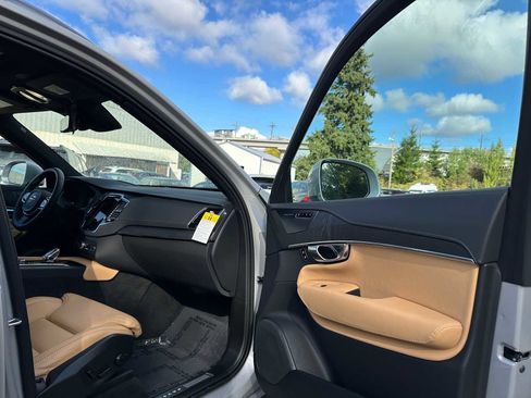 Used 2025 Volvo XC90 B6 Ultra w/ Lounge Package image 11