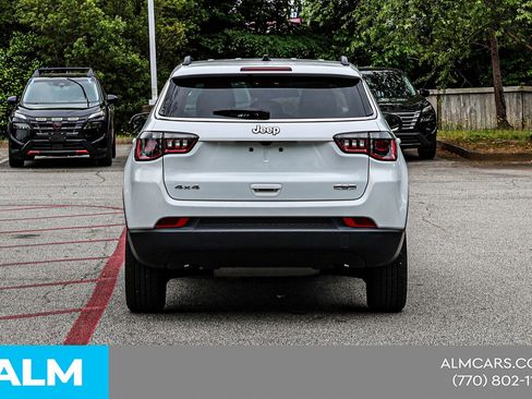 Used 2025 Jeep Compass Latitude AWD/4WD image 13