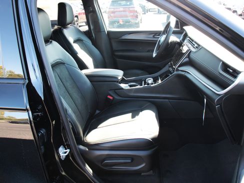 New 2025 Jeep Grand Cherokee L Altitude image 29