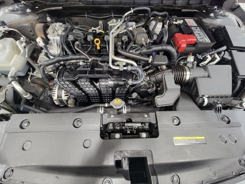 Used 2025 Nissan Altima 2.5 SV FWD image 8