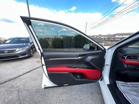 Used 2019 Toyota Camry XSE image 9
