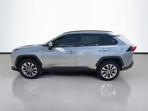 Used 2021 Toyota RAV4 XLE Premium image 6