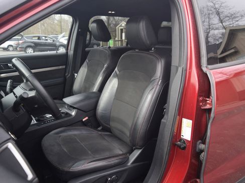 Used 2018 Ford Explorer XLT w/ Equipment Group 202A FWD image 6