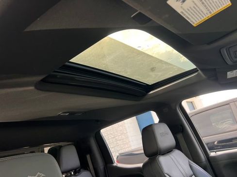 Used 2019 Chevrolet Silverado 1500 High Country image 38