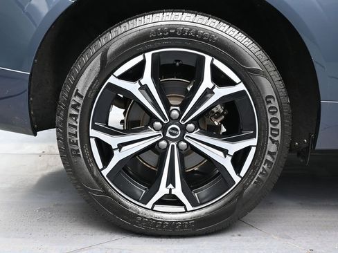 Used 2022 Volvo XC60 B5 Momentum w/ Climate Package image 14