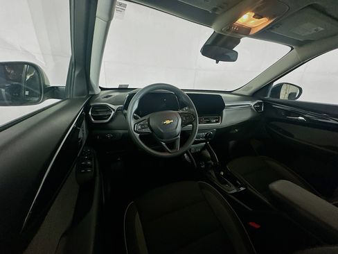 Used 2025 Chevrolet TrailBlazer LT FWD image 18