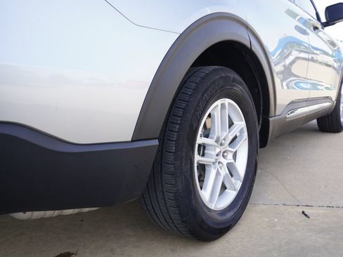Used 2025 Ford Explorer Active w/ Active Comfort Package RWD image 7