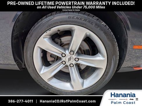 Used 2017 Dodge Challenger R/T RWD image 9
