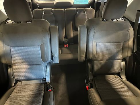 Used 2023 Ford Explorer XLT image 28