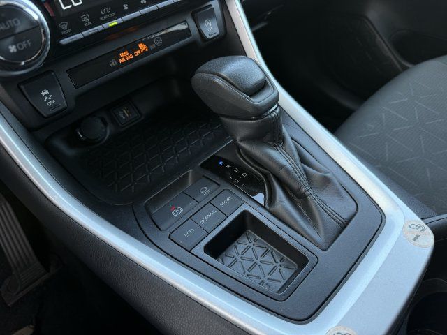 Used 2025 Toyota RAV4 XLE FWD image 20