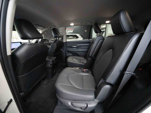 Used 2024 Toyota Grand Highlander AWD image 23