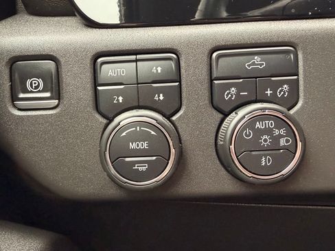 Used 2025 Chevrolet Silverado 1500 LT Trail Boss w/ Protection Package AWD/4WD image 20