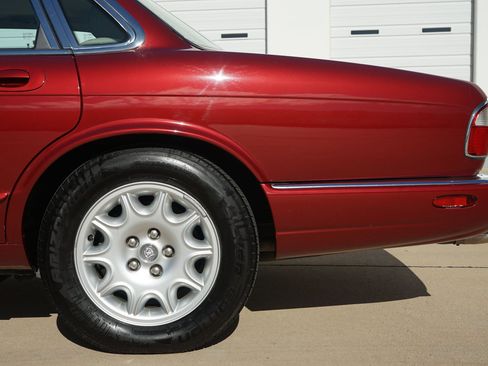 Used 1999 Jaguar XJ8 image 37