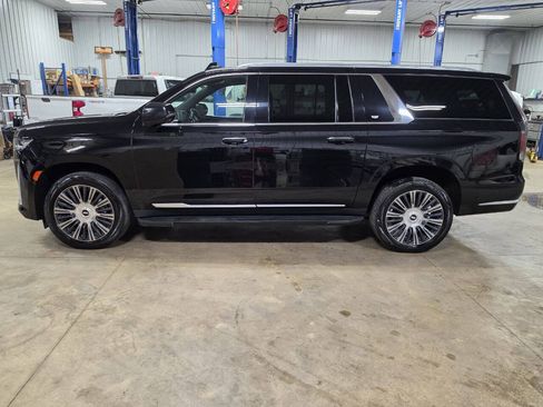 Used 2022 Cadillac Escalade ESV Luxury AWD/4WD image 5