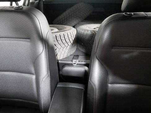 Used 2017 Volkswagen Golf S image 13