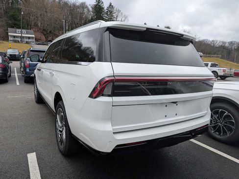 New 2026 Lincoln Navigator L Reserve AWD/4WD image 9