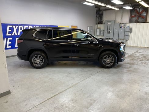 Used 2025 GMC Acadia Elevation image 8