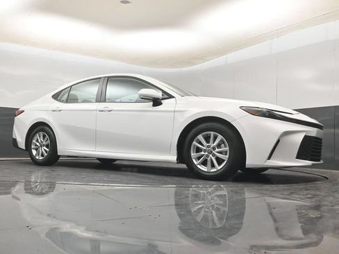 Used 2025 Toyota Camry LE FWD image 9
