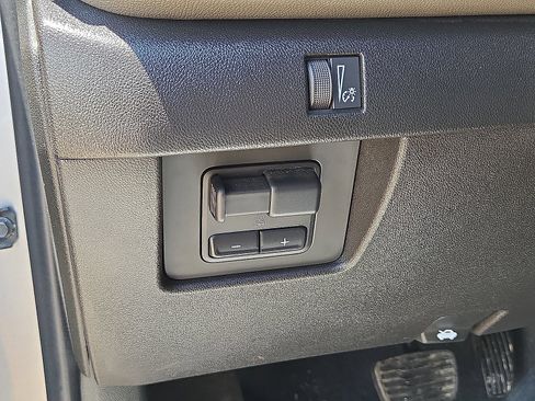 Used 2024 Chevrolet Colorado ZR2 w/ Technology Package AWD/4WD image 24