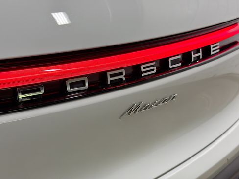 Used 2026 Porsche Macan AWD/4WD image 12