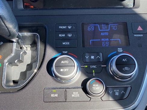 Used 2016 Toyota Sienna L FWD image 12