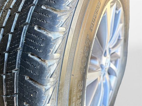 Used 2019 Toyota Highlander XLE image 19