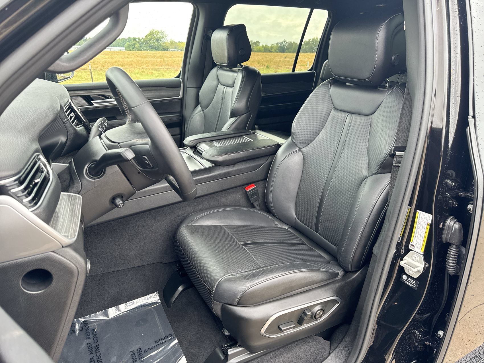 Used 2024 Jeep Wagoneer L Series II w/ Flexible Seating Group AWD/4WD image 11