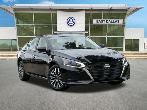 Used 2025 Nissan Altima 2.5 SV FWD image 1