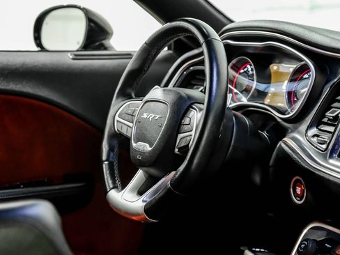 Used 2016 Dodge Challenger SRT image 14