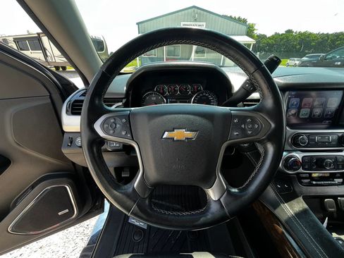 Used 2019 Chevrolet Suburban LT w/ LT Signature Package AWD/4WD image 18