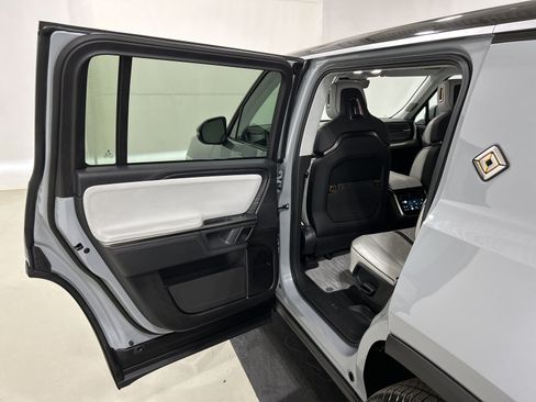 Used 2024 Rivian R1S Adventure AWD/4WD image 18