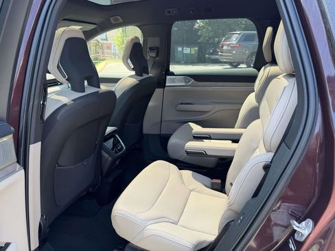 Used 2025 Volvo EX90 Ultra AWD/4WD image 14