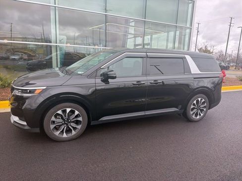 Certified 2024 Kia Carnival EX image 2