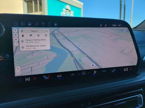 Used 2025 Chevrolet Traverse LT image 27